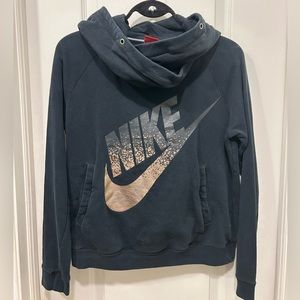 Nike gold and black sweater 💛🖤